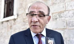 Fikret Bila Kafası Neden Öyle, Ne Oldu, Hastalığı Nedir? Fikret Bila'nın Eski Hali Nasıldı?