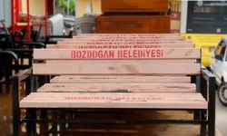Bozdoğan Belediyesi bankları ve durakları kendi imkanlarıyla üretiyor