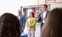 Başkan Gençay, öğrencilerin karne sevincine ortak oldu