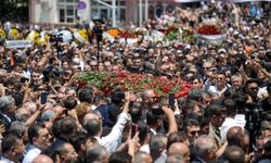 Binlerce Manisalı Ferdi Zeyrek'i son yolculuğuna uğurladı