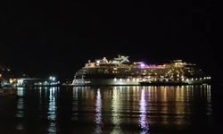 Kruvaziyer gemi arıza yapınca Kuşadası’ndan ayrılamadı