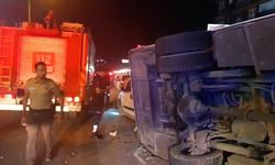 Kuşadası’nda tur midibüsü devrildi, yaralılar var