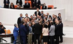 Meclis'te Zeydan Karalar gerginliği: CHP'li vekiller kürsüyü işgal etti!