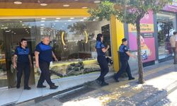 Efeler'deki baklavacıda şoke eden görüntü!