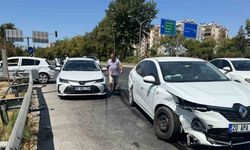 Efeler'de iki otomobil çarpıştı: 1 yaralı