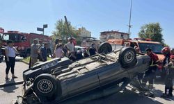 Efeler'de otomobil takla attı: 2 yaralı