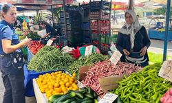 Efeler’de pazar yerlerinde fiyat etiketi denetimi