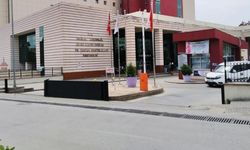 Polis zoruyla kocasını kovdu, doğuma girdi