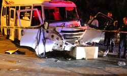 Minibüs ile otomobil çarpıştı: 11 yaralı