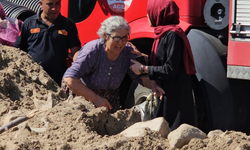 Babasına yardıma gelen oğul, göçük altında kaldı