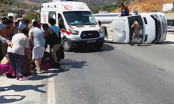 Turistleri taşıyan midibüs devrildi: 7 yaralı