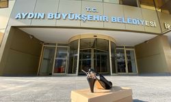 Çerçioğlu'na kırık topuk protestosu