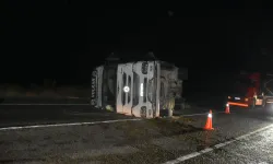 Karacasu’da Kule Vinci Taşıyan TIR Devrildi