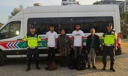 Dört düzensiz göçmen otoyol jandarmasına takıldı