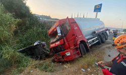 Efeler'de akaryakıt tankeri ile minibüs çarpıştı: 4 yaralı