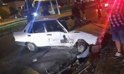 Kuşadası'nda kontrolden çıkan otomobil 3 kişiyi yaraladı