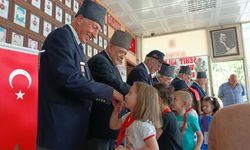 Minik yürekler, gazi dedelerini unutmadı