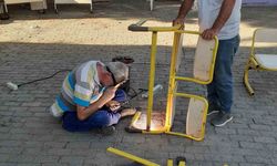 Öğrencileri için kaynak makinesinin başına geçti