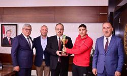 Vali Canbolat, dünya şampiyonunu ağırladı