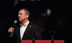 Özel'den CHP İstanbul binası önünde açıklama