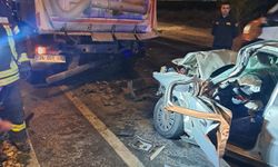Kuşadası'nda otomobil, belediye aracına çarptı: 1 ölü
