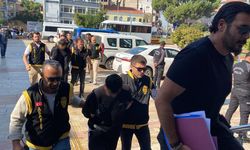 Efeler'de sokak ortasında darp edilip bıçaklandı