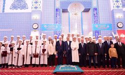 Efeler’de Kuran Kursu Geleneği Sürüyor: 26 Genç Hafız İcazet Aldı