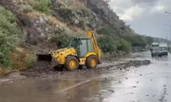 Aydın'da Gök Yarıldı! Ana Yol Sulara Gömüldü!