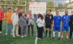 Kuşadası Beledi̇yesi̇ görev şehi̇tleri̇ kupası halı saha futbol turnuvası başladı