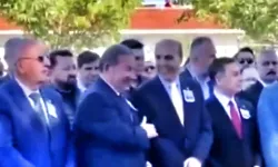 Şehit cenazesinde tepki çeken gülüşmeler