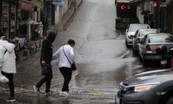 Aydın’da on beş dakikalık yağmur, yolları göle döndürdü