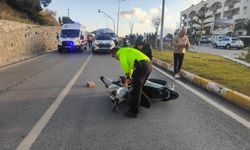 Kuşadası'nda motosiklet refüje çarptı: 1 ölü, 1 yaralı