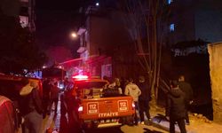 Efeler'de çıkan yangında yaşlı kadın evsiz kaldı