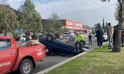 Efeler'de takla atan araçtan burnu bile kanamadan çıktı