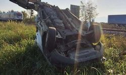 Efeler'de trenin çarptığı kamyonet ikiye bölündü: 1 yaralı