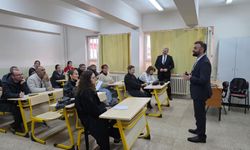 Efeler’de Öğretmenlere Nurettin Topçu’nun Eğitim Felsefesi Anlatıldı