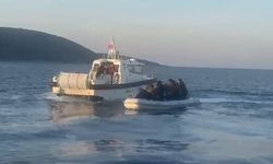 Kuşadası açıklarında İHA destekli operasyon: Lastik botta 12 kaçak göçmen yakalandı