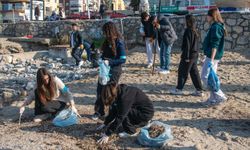 Kuşadası sahilinde şaşırtan görüntü: Sökeli öğrenciler oraya akın etti