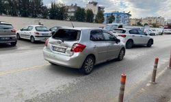 Efeler'de minibüs otomobile çarptı: 1 yaralı