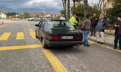 Efeler'de yaya geçidinde otomobil çarptı