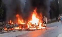 Köşk'te çarpışan otomobil ve minibüs küle döndü