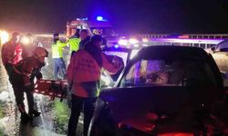 Kuyucak'ta bariyere vurup savrulan araca çarptı: 4 yaralı