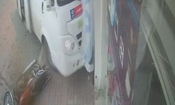 Bozdoğan'da minibüs beyaz eşya dükkanına girdi!