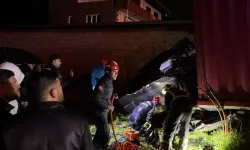 Aydın'da raylara devrilen tırın sürücüsü öldü, tren seferleri aksadı