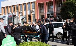 Efeler'de eşini sırtından bıçakladı