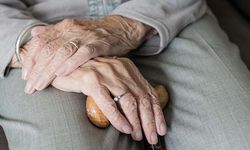 Bakan açıkladı: Yaşlı bakım sigortası geliyor, kimler faydalanacak?