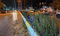 Nazilli'de öfke patlaması: Tartıştığı eşine kızıp direksiyonu refüje kırdı