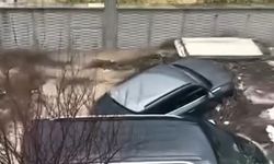 Kuşadası'nda araçlar sele kapıldı