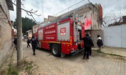 Efeler'de metruk binada yangın çıktı