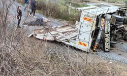 Kuşadası'nda kontrolden çıkan kamyon tali yola uçtu: 1 ölü, 1 yaralı